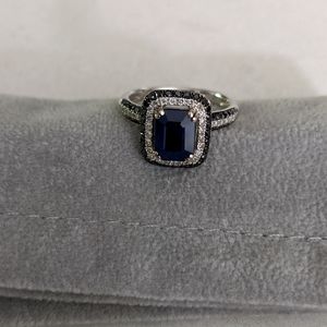 Stunning 14kt White Gold Sapphire & Diamond Ring